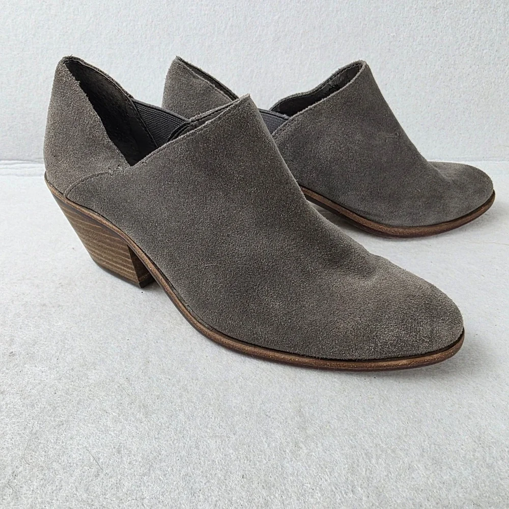Vince Camuto Gradra Grey Suede Side Cutout Pointed Toe Block Heel Shooties 7.5 M